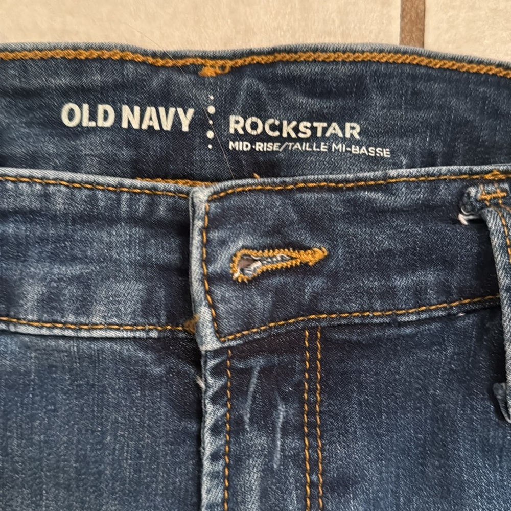 Old Navy Rockstar mid-rise size 8 regular - Picture 3 of 5